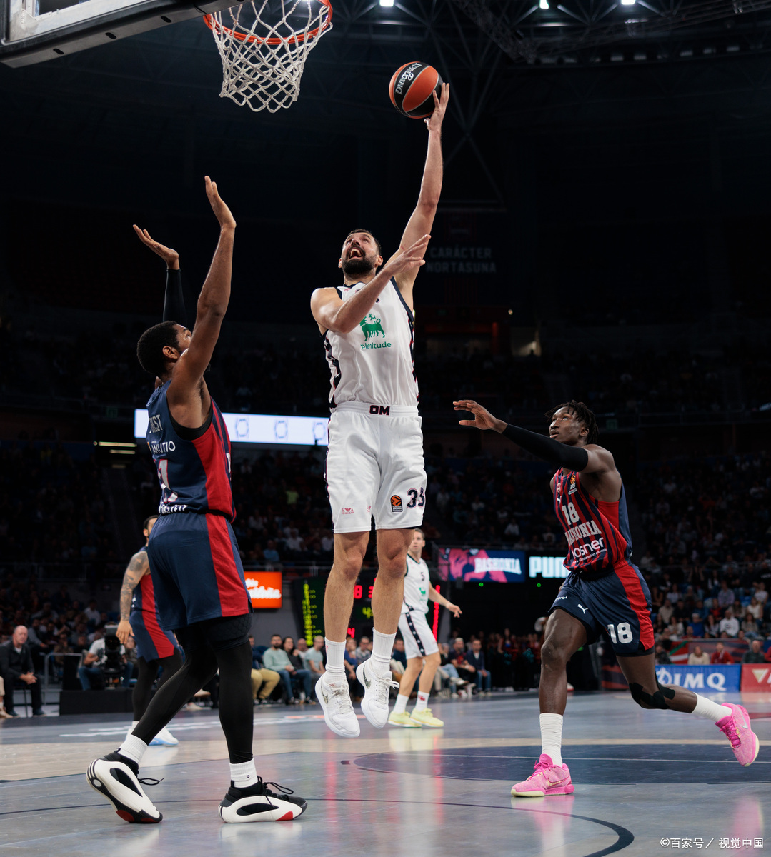 包含双方实力对决，球员状态火热呈现精彩表现的词条